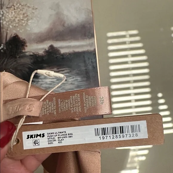 Skims Ultimate Push Up Plunge Bra‎ CLAY size 42C NWT - Picture 5 of 5